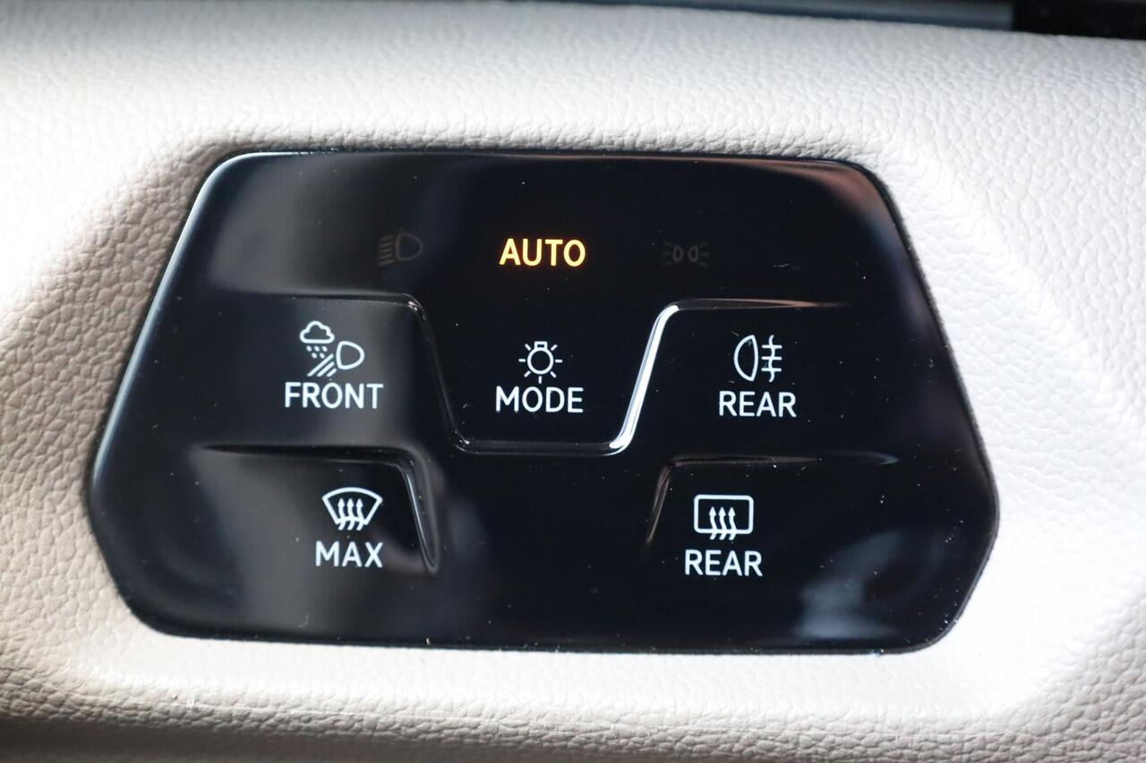 Volkswagen MULTIVAN 1.4 eHybrid L1H1 Style PL ¤1177 p/m* 7p, 7 zits, Panoramadak, Adaptief onderstel, elektrische achterklep, head up! display, assistentie pakket plus, dodehoek sensor side assist, stuurwiel verwarming, rondom zicht camera, IQ Matrix, acc 18" LMV, privacy gl