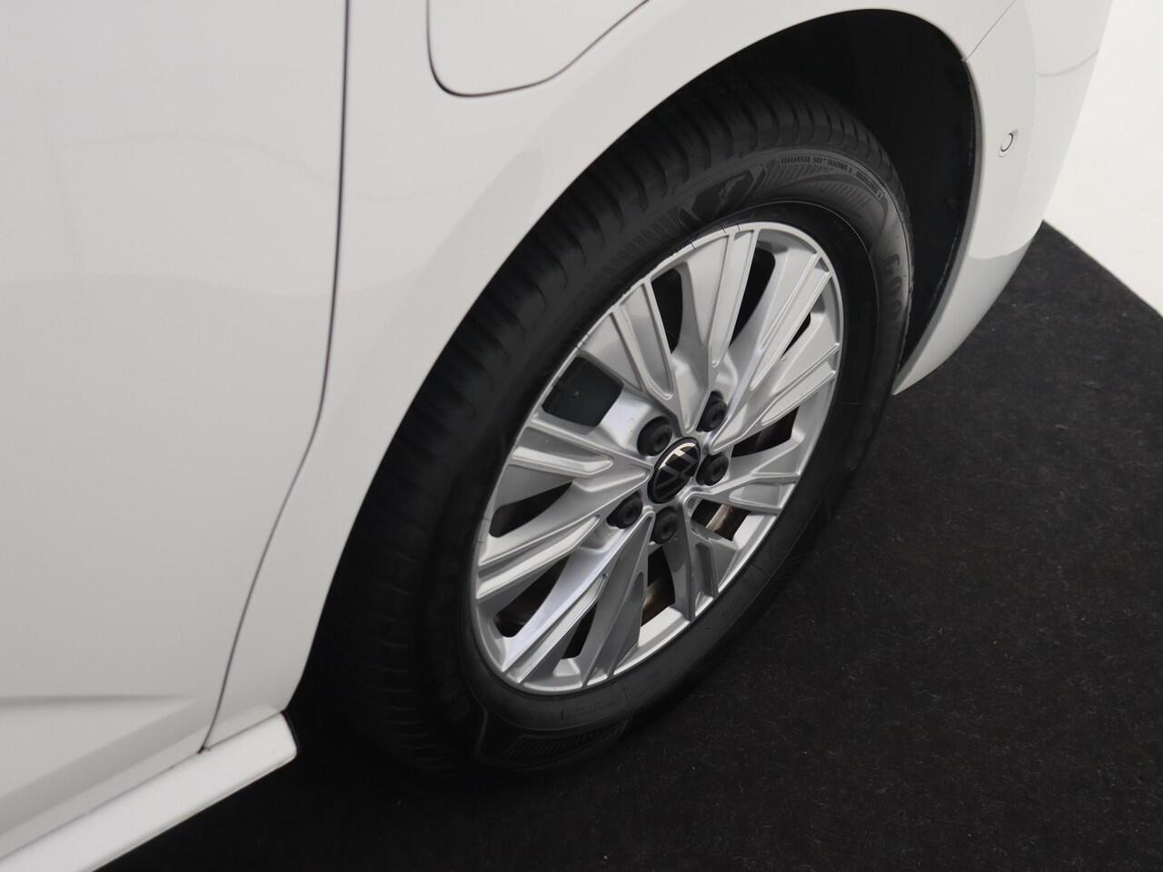 Volkswagen MULTIVAN 1.4 eHybrid L2 Style 6 versnellingen DSG | SoH 94% | 7p | Parkeerassistent | Stoelverwarming | Achteruitrijcamera | Navigatie | 3-zone airco | CarPlay |