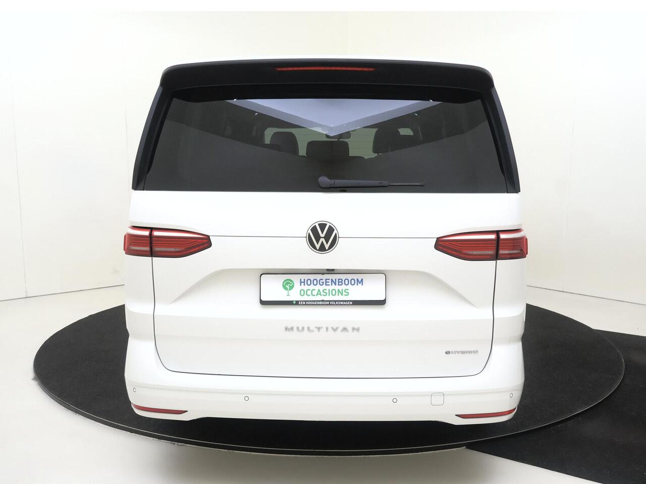Volkswagen MULTIVAN 1.4 eHybrid L2 Style 6 versnellingen DSG | SoH 94% | 7p | Parkeerassistent | Stoelverwarming | Achteruitrijcamera | Navigatie | 3-zone airco | CarPlay |