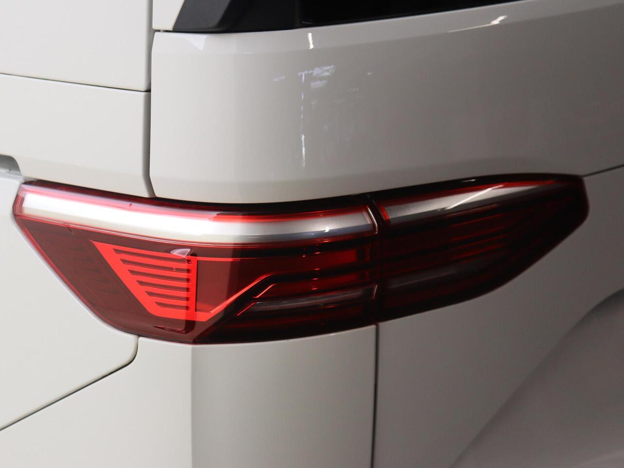 Volkswagen MULTIVAN 1.4 eHybrid L2 Style 6 versnellingen DSG | SoH 94% | 7p | Parkeerassistent | Stoelverwarming | Achteruitrijcamera | Navigatie | 3-zone airco | CarPlay |