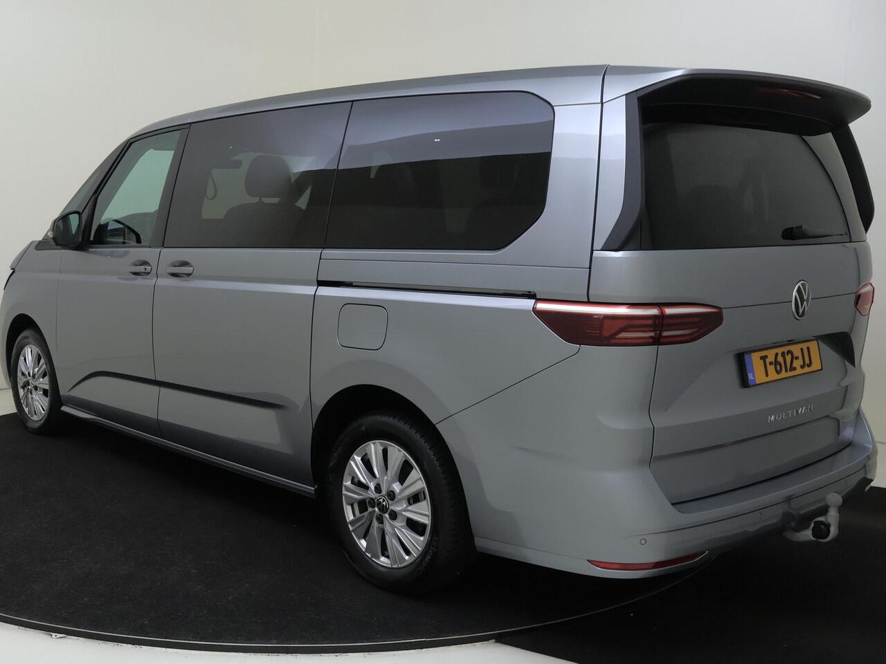 Volkswagen MULTIVAN 1.4 eHybrid L2H1 Life 6 versnellingen DSG | Verwarmbare voorstoelen, gescheiden regelbaar | Uitwijk- en afsla-assistent | Lichtmetalen velgen 17" (6,5J X 17) "Dundrod"(zilver) | Top pakket |