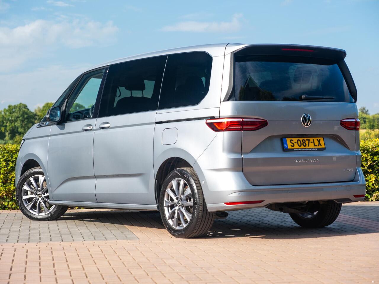 Volkswagen MULTIVAN 1.4 eHybrid L1H1 Life Business 218pk Aut Energetic Style | Leder | Panodak | Elek trekhaak | Ass plus pack | 18" | Dubb glas | Elek klep | Full-LED Matrix | Park Assist | Stoelverw | Etc...