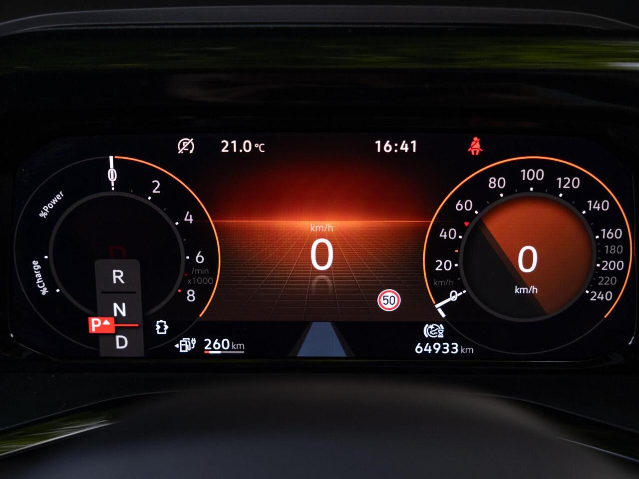 Volkswagen MULTIVAN 1.4 eHybrid L1H1 Life Business 218pk Aut Energetic Style | Leder | Panodak | Elek trekhaak | Ass plus pack | 18" | Dubb glas | Elek klep | Full-LED Matrix | Park Assist | Stoelverw | Etc...