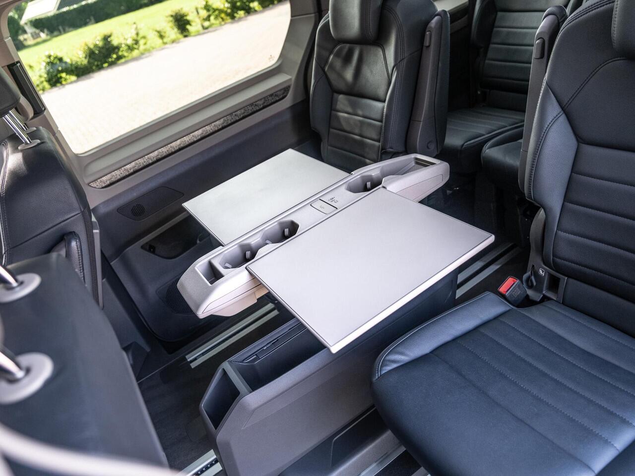 Volkswagen MULTIVAN 1.4 eHybrid L1H1 Life Business 218pk Aut Energetic Style | Leder | Panodak | Elek trekhaak | Ass plus pack | 18" | Dubb glas | Elek klep | Full-LED Matrix | Park Assist | Stoelverw | Etc...