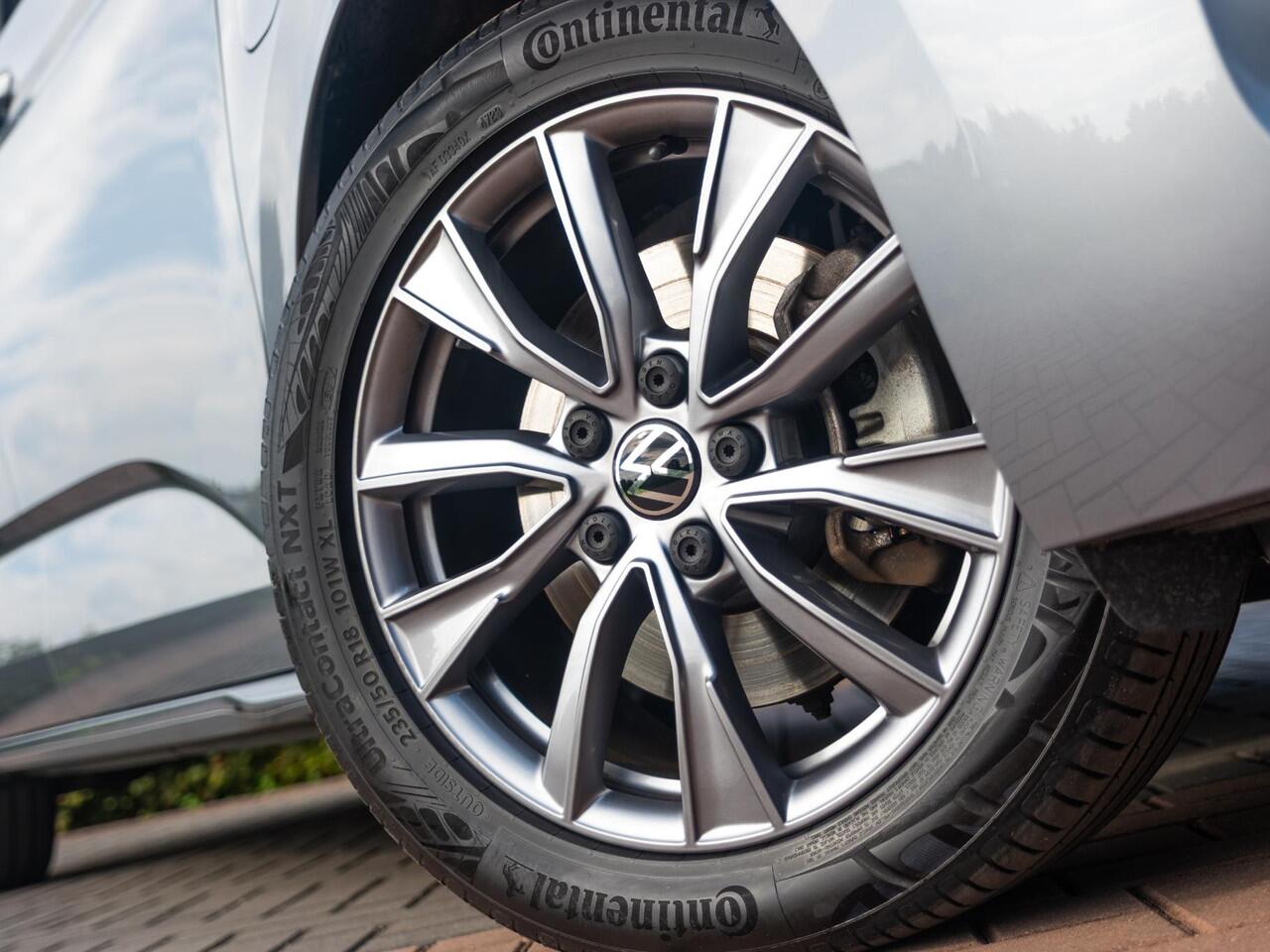 Volkswagen MULTIVAN 1.4 eHybrid L1H1 Life Business 218pk Aut Energetic Style | Leder | Panodak | Elek trekhaak | Ass plus pack | 18" | Dubb glas | Elek klep | Full-LED Matrix | Park Assist | Stoelverw | Etc...