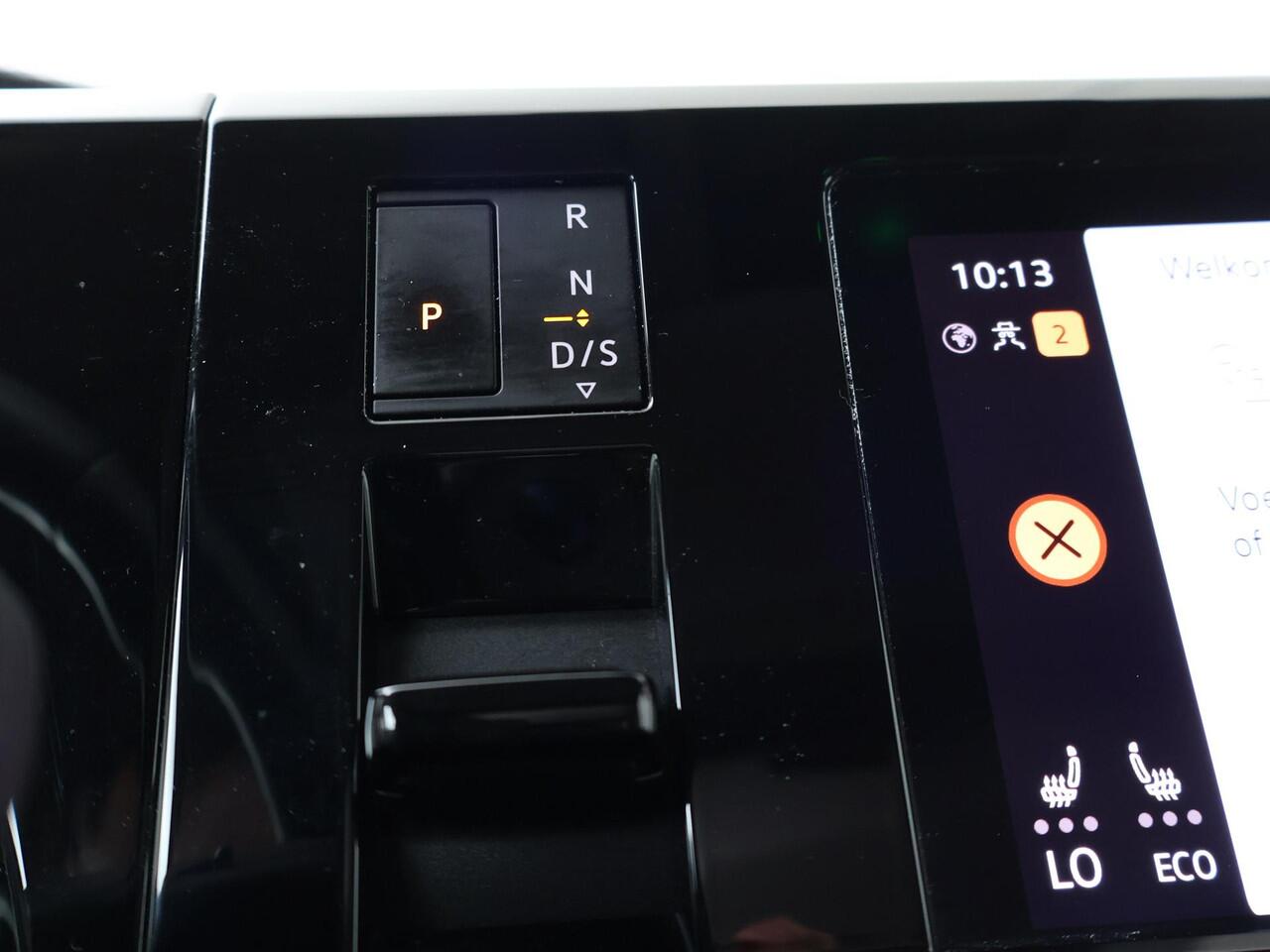 Volkswagen MULTIVAN 1.4 eHybrid L2H1 Life Business | 218 PK | Automaat | 7-Zitter | Panoramadak | PDC V+A + Achteruitrijcamera | Schuifdeuren met sluithulp + Electrische Achterklep