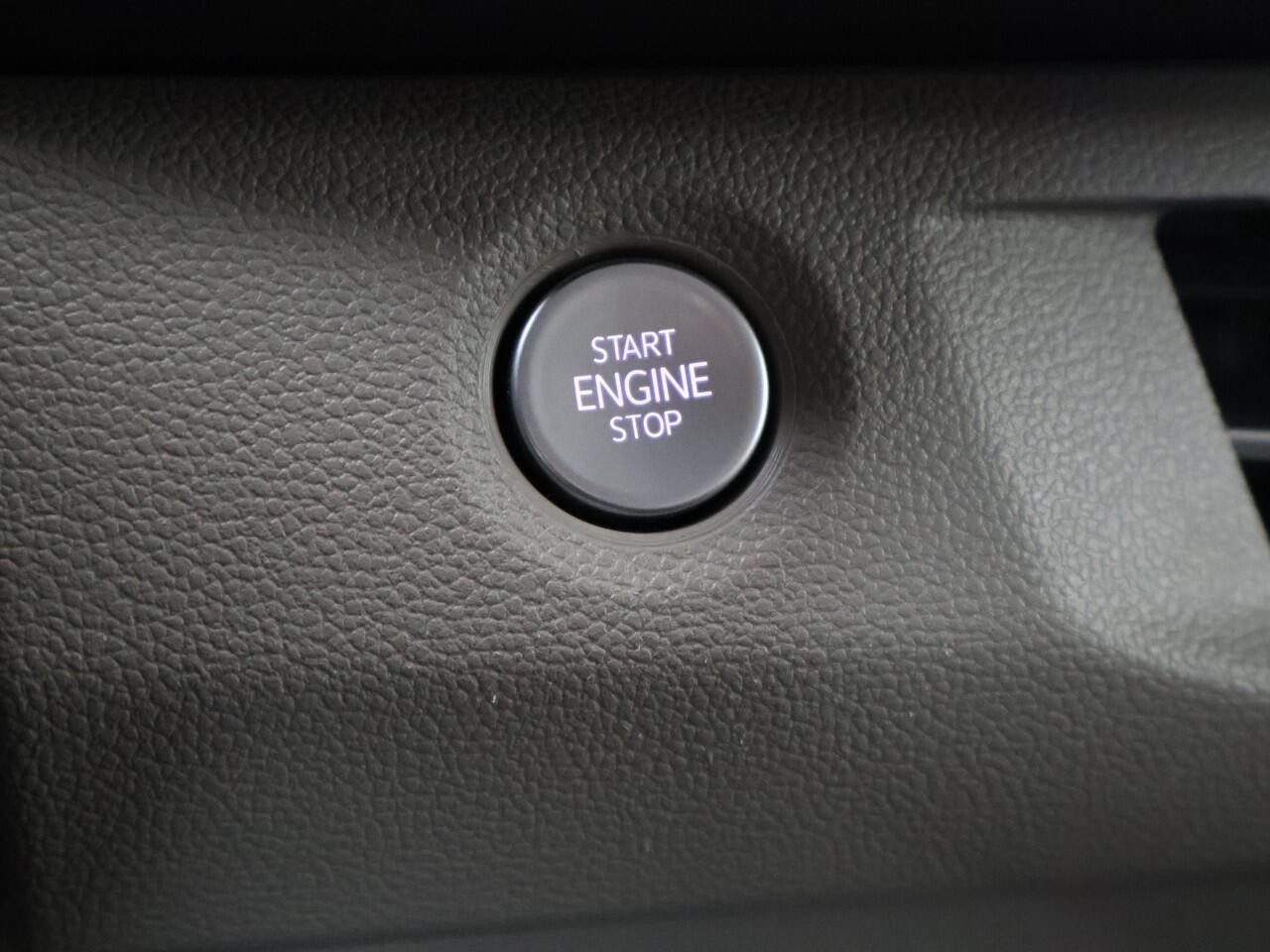 Volkswagen MULTIVAN 1.4 eHybrid L2H1 Life Business | 218 PK | Automaat | 7-Zitter | Panoramadak | PDC V+A + Achteruitrijcamera | Schuifdeuren met sluithulp + Electrische Achterklep