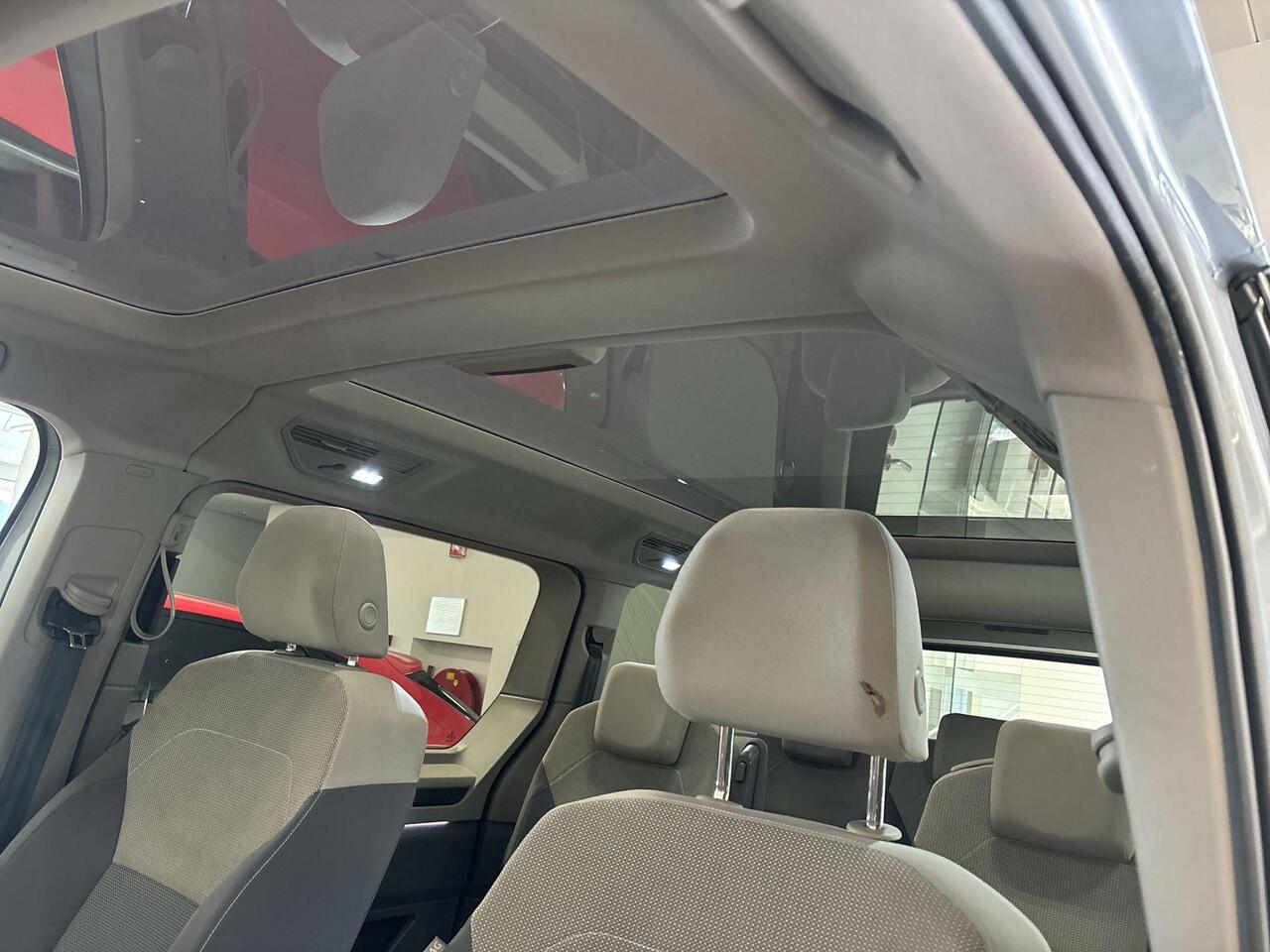 Volkswagen MULTIVAN 1.4 218pk DSG eHybrid L2H1 Life Business 7p. · Panoramadak · Camera · Keyless · Elek. Achterklep · 7. Persoons · Apple/Android Car Play · 18'' Inch · Garantie t/m 03-07-2027 of 150.000km