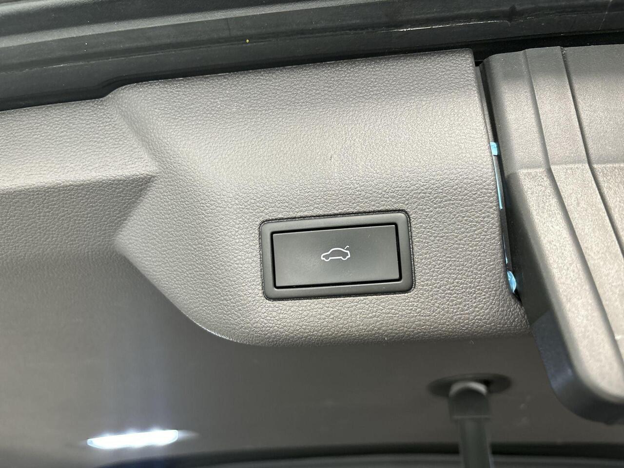 Volkswagen MULTIVAN 1.4 218pk DSG eHybrid L2H1 Life Business 7p. · Panoramadak · Camera · Keyless · Elek. Achterklep · 7. Persoons · Apple/Android Car Play · 18'' Inch · Garantie t/m 03-07-2027 of 150.000km