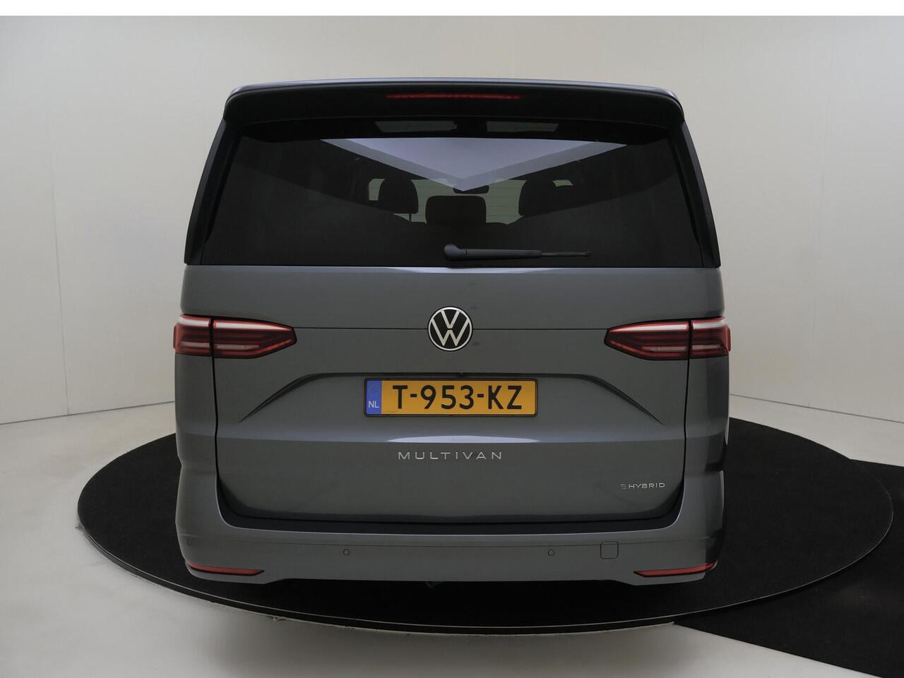 Volkswagen MULTIVAN Bedrijfswagens 1.4 eHybrid L2H1 Life 6 versnellingen DSG | Cruise Control | Extra getint glas | 17 '' lichtmetalen velgen | DAB ontvanger |