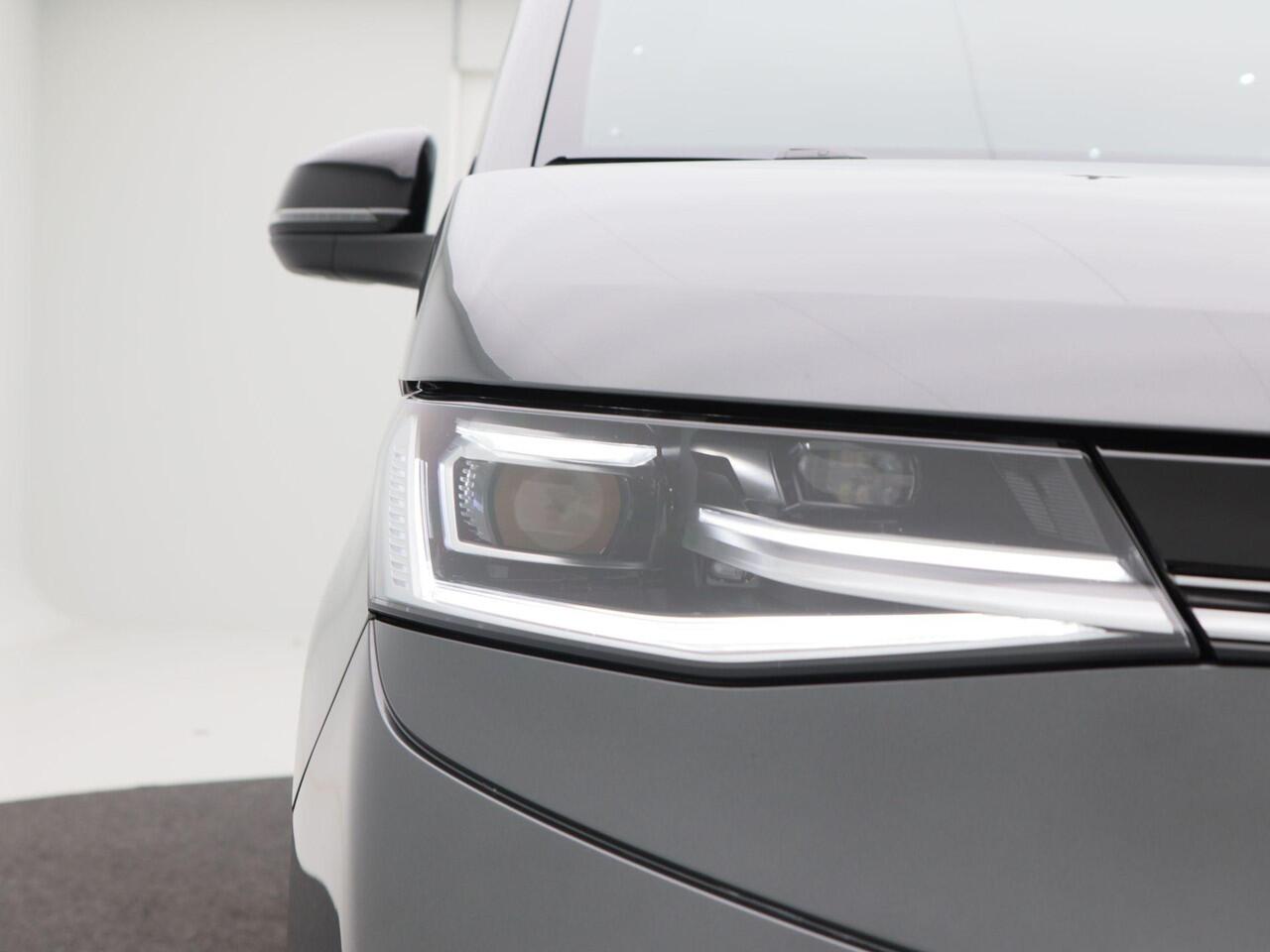 Volkswagen MULTIVAN 1.4 eHybrid 218 Pk Automaat L2 Life 7-Persoons | Adaptive Cruise | Stoelverwarming | Panoramadak | Trekhaak | Navigatie | Camera | 17 Inch | 24.616 Km!!