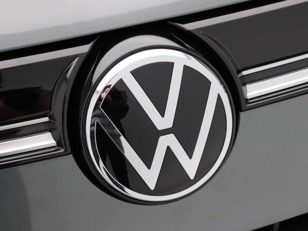 Volkswagen MULTIVAN 1.4 eHybrid 218 Pk Automaat L2 Life 7-Persoons | Adaptive Cruise | Stoelverwarming | Panoramadak | Trekhaak | Navigatie | Camera | 17 Inch | 24.616 Km!!