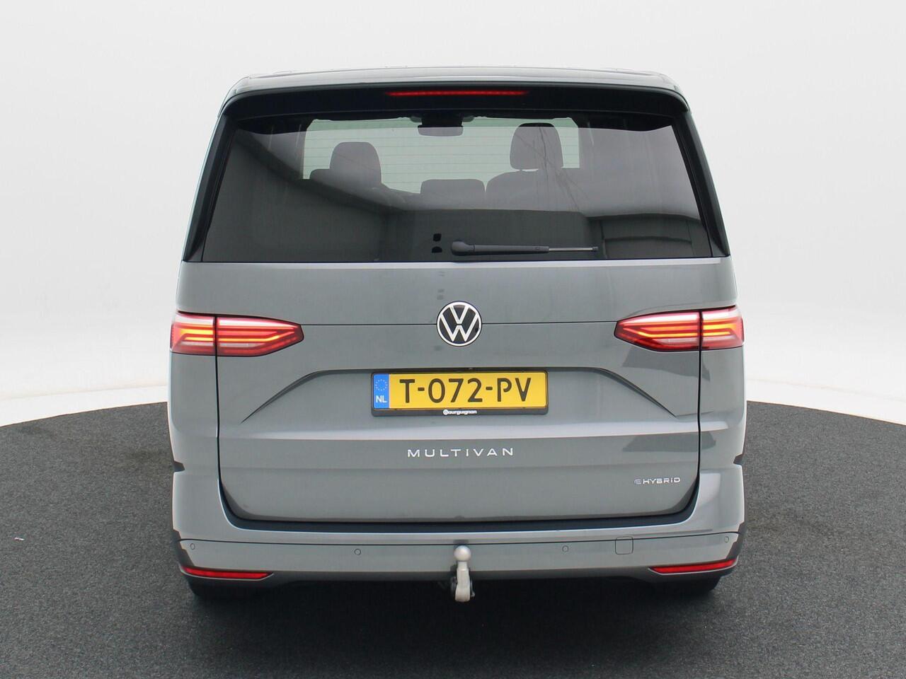 Volkswagen MULTIVAN 1.4 eHybrid 218 Pk Automaat L2 Life 7-Persoons | Adaptive Cruise | Stoelverwarming | Panoramadak | Trekhaak | Navigatie | Camera | 17 Inch | 24.616 Km!!