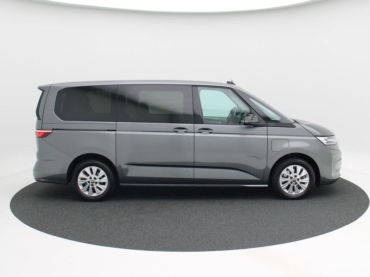 Volkswagen MULTIVAN 1.4 eHybrid 218 Pk Automaat L2 Life 7-Persoons | Adaptive Cruise | Stoelverwarming | Panoramadak | Trekhaak | Navigatie | Camera | 17 Inch | 24.616 Km!!