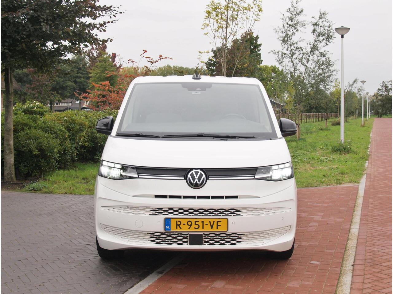 Volkswagen MULTIVAN 1.4 eHybrid L2H1 Life | 7 persoons | Camera | Apple Carplay | NL-Auto |