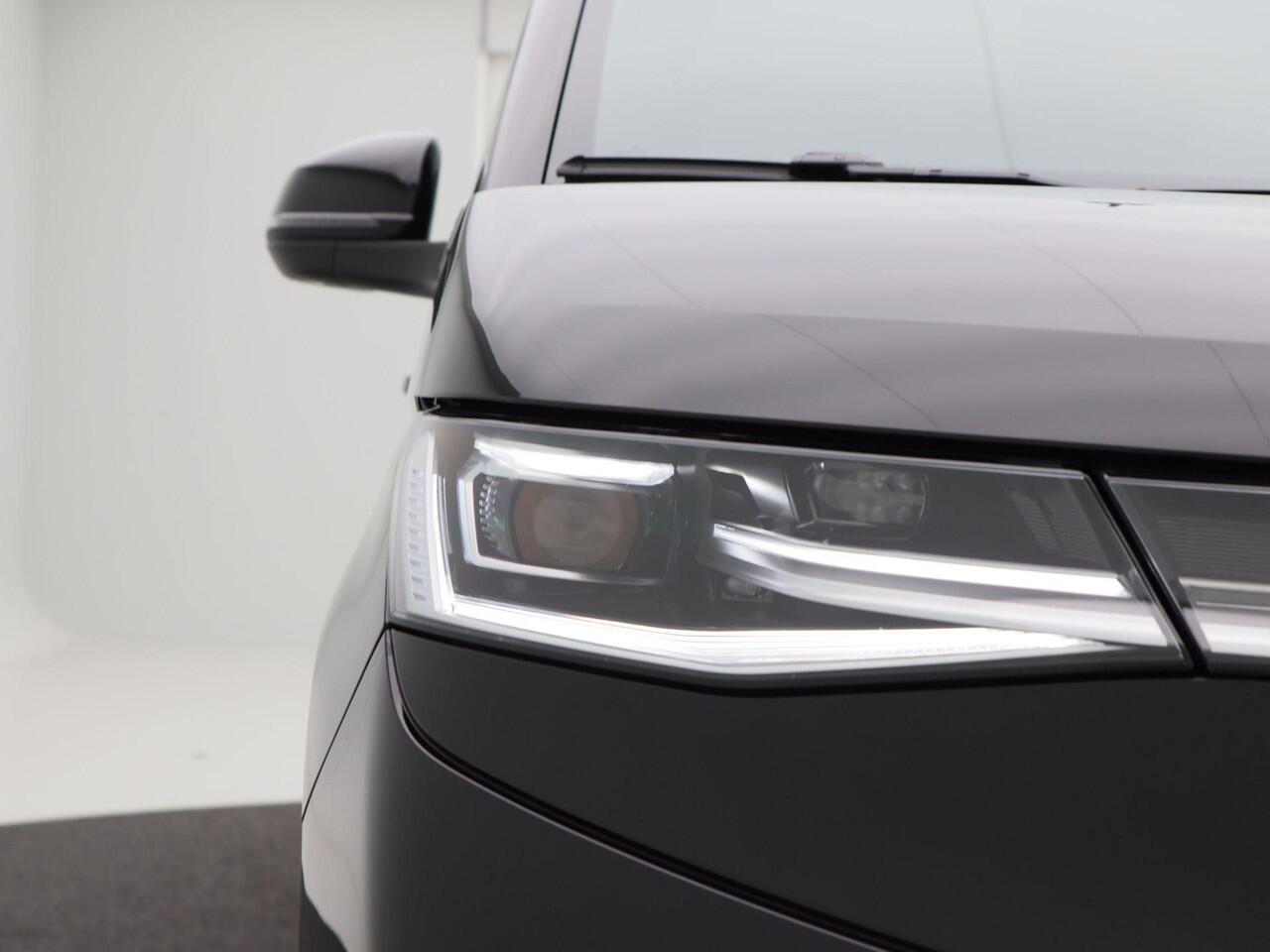 Volkswagen MULTIVAN 1.4 eHybrid L2 Bulli Edition | 7-Persoons | Panoramadak | Trekhaak | Adaptive Cruise | Carplay | Camera | Navigatie | Stoelverwarming | 18 inch | 35.946 Km!!