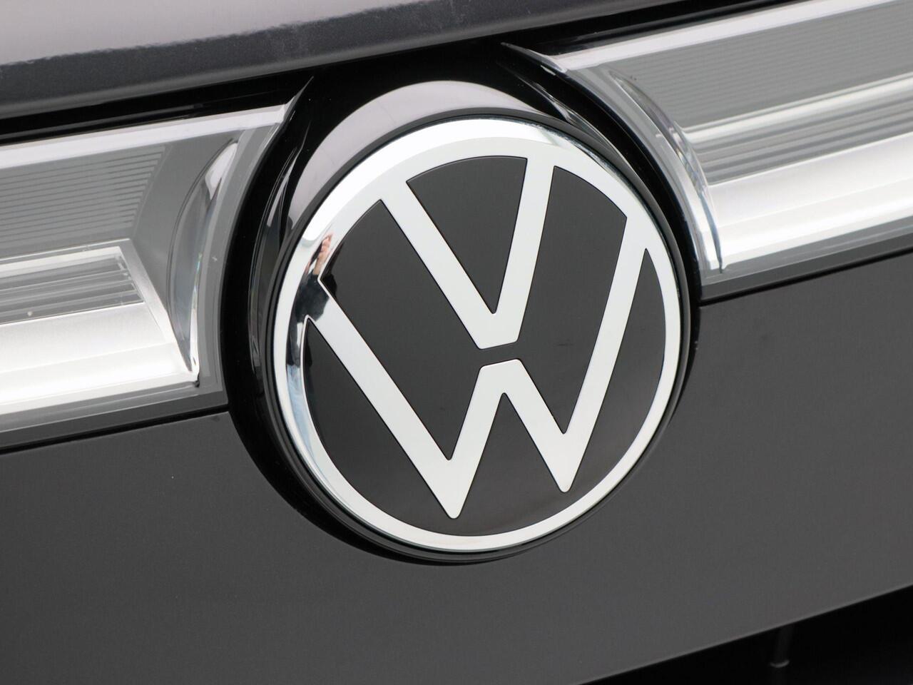 Volkswagen MULTIVAN 1.4 eHybrid L2 Bulli Edition | 7-Persoons | Panoramadak | Trekhaak | Adaptive Cruise | Carplay | Camera | Navigatie | Stoelverwarming | 18 inch | 35.946 Km!!