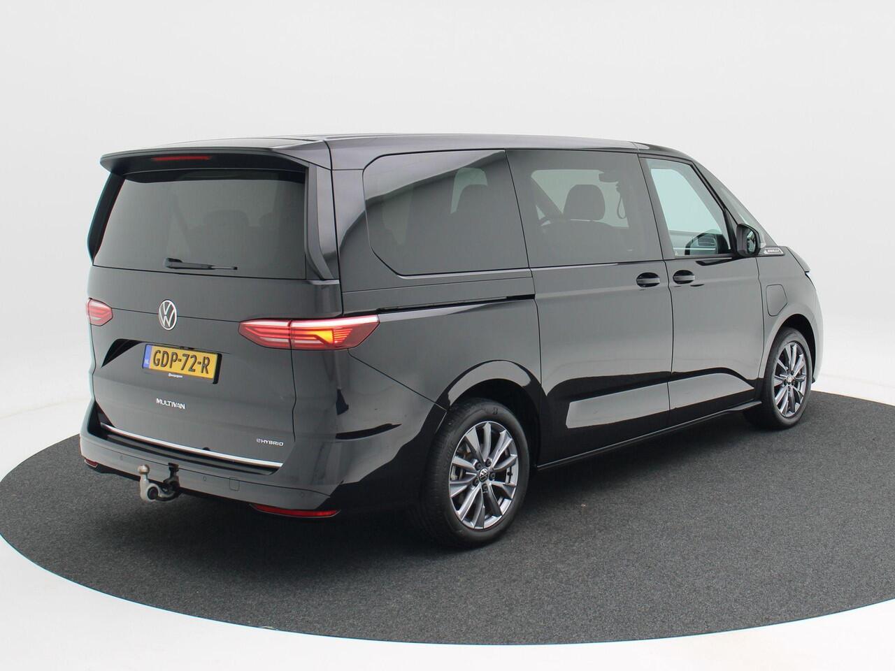 Volkswagen MULTIVAN 1.4 eHybrid L2 Bulli Edition | 7-Persoons | Panoramadak | Trekhaak | Adaptive Cruise | Carplay | Camera | Navigatie | Stoelverwarming | 18 inch | 35.946 Km!!