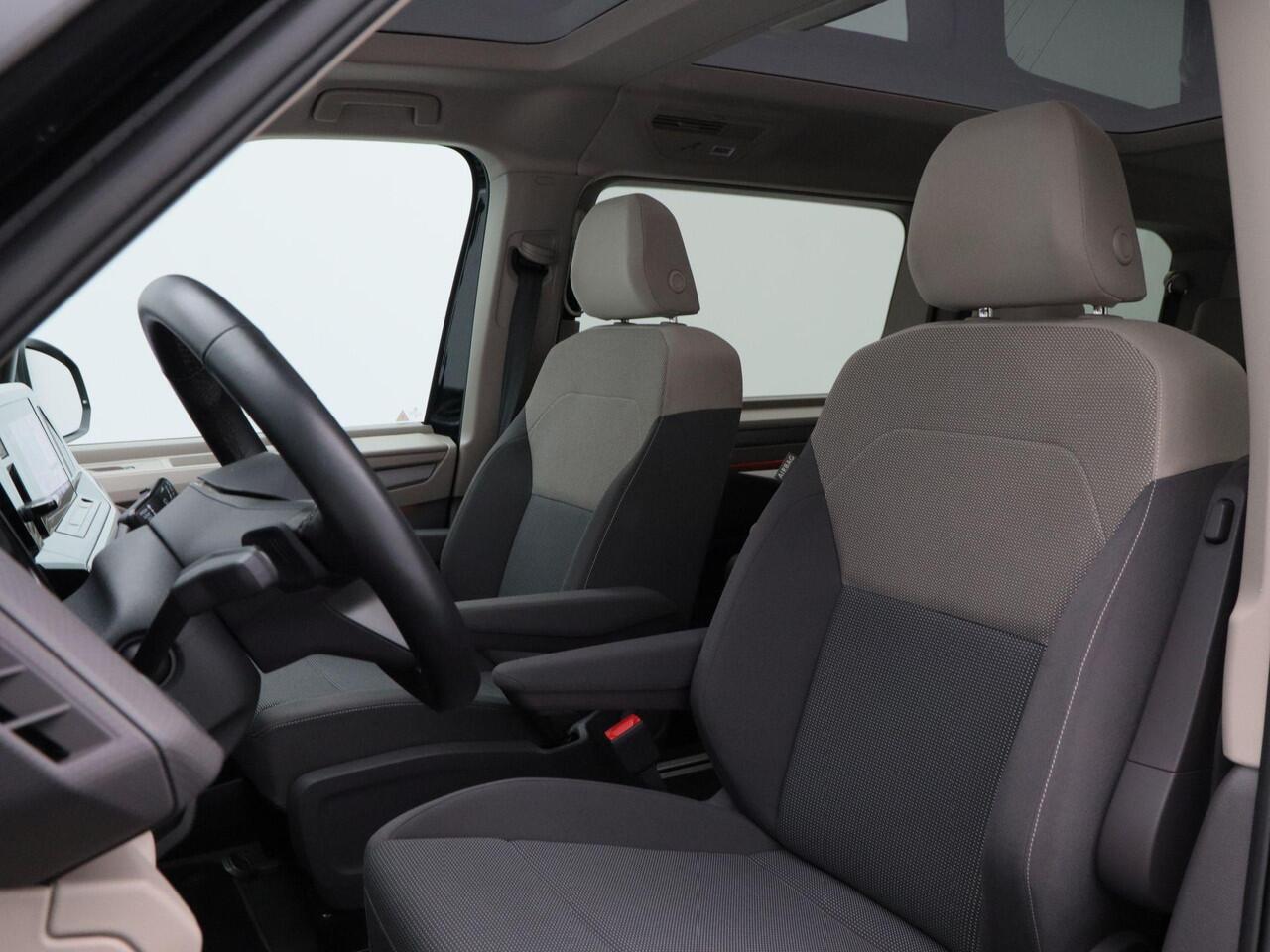 Volkswagen MULTIVAN 1.4 eHybrid L2 Bulli Edition | 7-Persoons | Panoramadak | Trekhaak | Adaptive Cruise | Carplay | Camera | Navigatie | Stoelverwarming | 18 inch | 35.946 Km!!