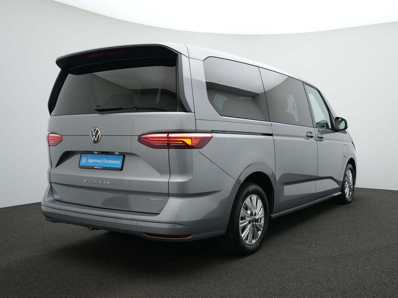 Volkswagen MULTIVAN 1.4 eHybrid 218 pk DSG L2H1 6-pers. | Panoramadak | Trekhaak | Achteruitrijcamera | Navigatie | Adaptive Cruise