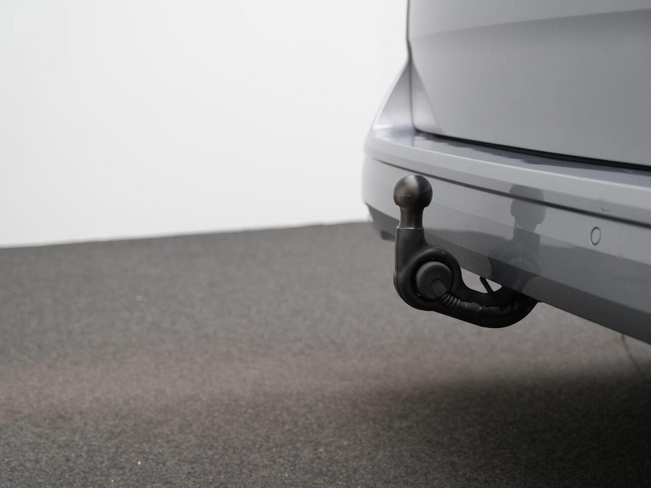 Volkswagen MULTIVAN 1.4 eHybrid 218 pk DSG L2H1 6-pers. | Panoramadak | Trekhaak | Achteruitrijcamera | Navigatie | Adaptive Cruise