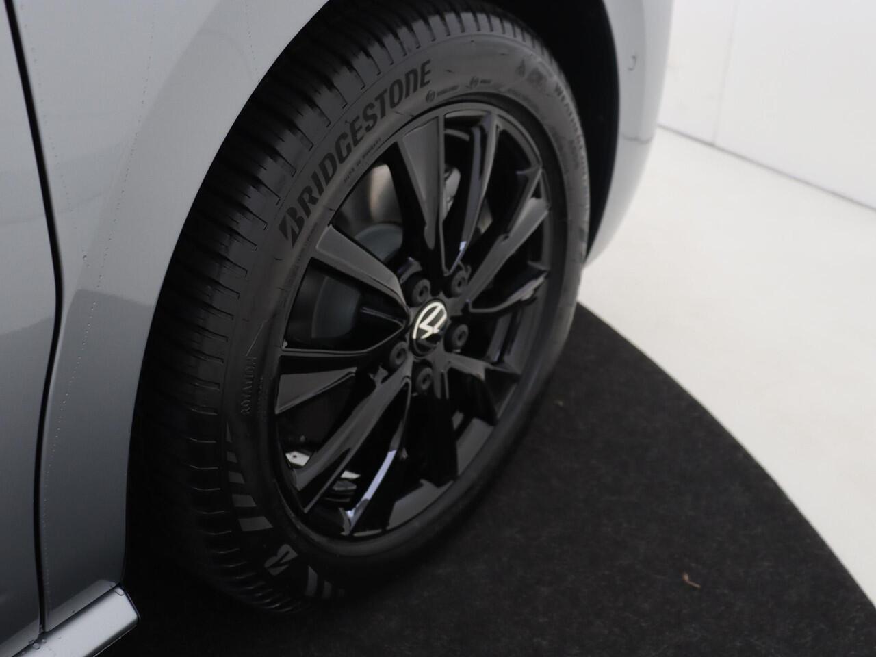 Volkswagen MULTIVAN Bulli L2 1.5 Ehybrid 180kW 245 pk DSG 4 motion | Easy Open Paket Basis | Multifunctionele verschuifbare tafel in passagiersruimte | Navigatiesysteem '' Discover Pro'' | Privacy Plus glas (90%) vanaf B-stijl |