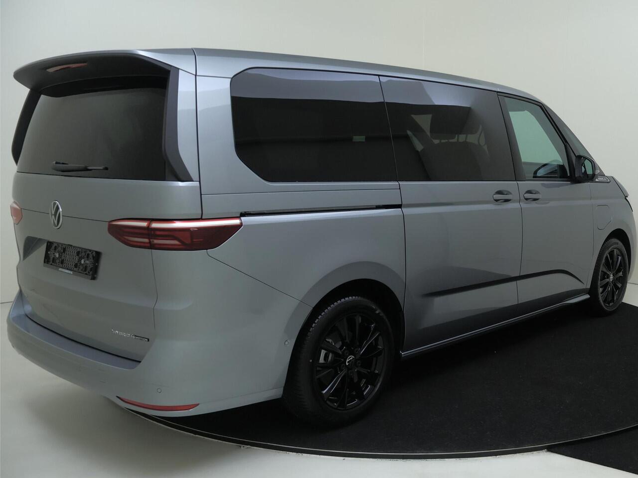 Volkswagen MULTIVAN Bulli L2 1.5 Ehybrid 180kW 245 pk DSG 4 motion | Easy Open Paket Basis | Multifunctionele verschuifbare tafel in passagiersruimte | Navigatiesysteem '' Discover Pro'' | Privacy Plus glas (90%) vanaf B-stijl |