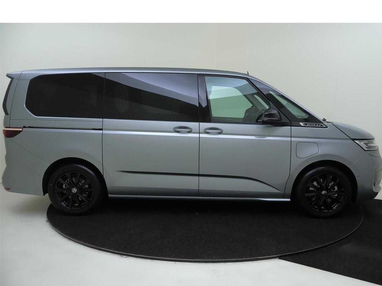 Volkswagen MULTIVAN Bulli L2 1.5 Ehybrid 180kW 245 pk DSG 4 motion | Easy Open Paket Basis | Multifunctionele verschuifbare tafel in passagiersruimte | Navigatiesysteem '' Discover Pro'' | Privacy Plus glas (90%) vanaf B-stijl |