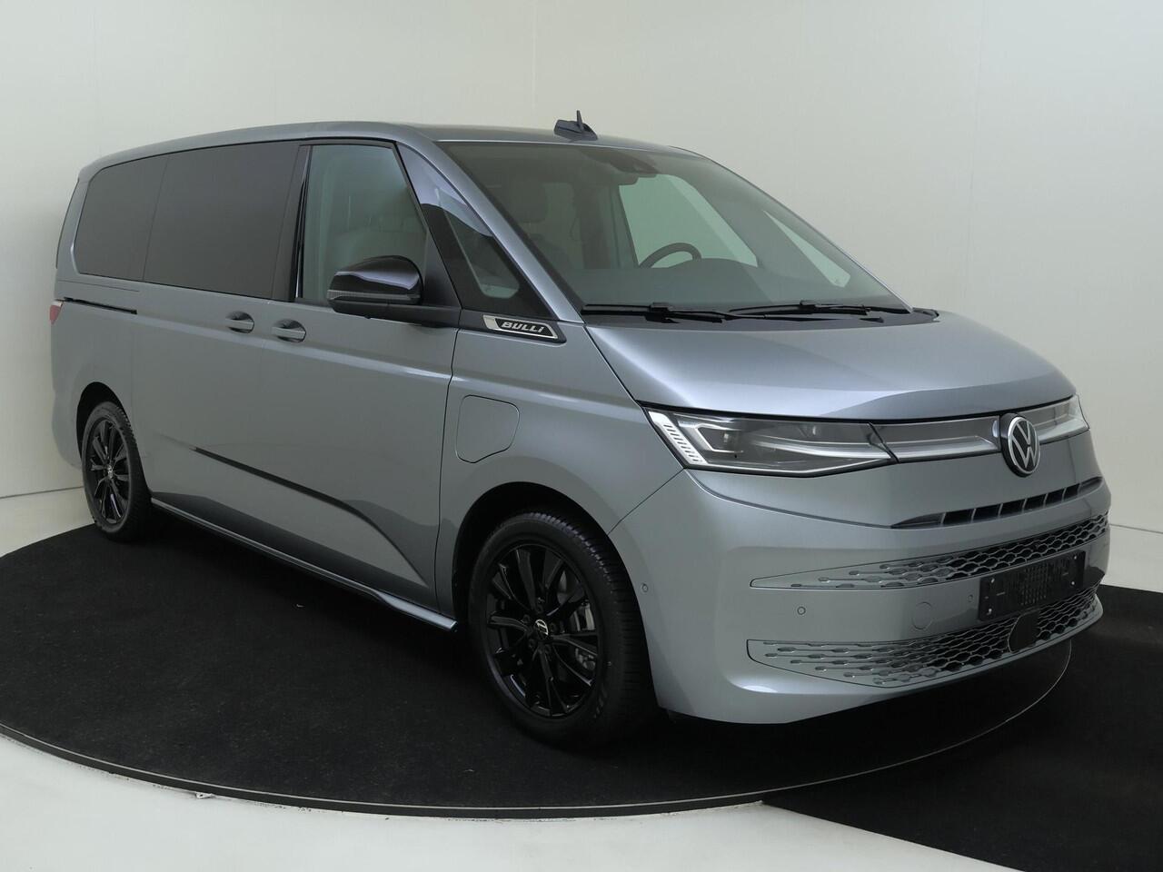 Volkswagen MULTIVAN Bulli L2 1.5 Ehybrid 180kW 245 pk DSG 4 motion | Easy Open Paket Basis | Multifunctionele verschuifbare tafel in passagiersruimte | Navigatiesysteem '' Discover Pro'' | Privacy Plus glas (90%) vanaf B-stijl |