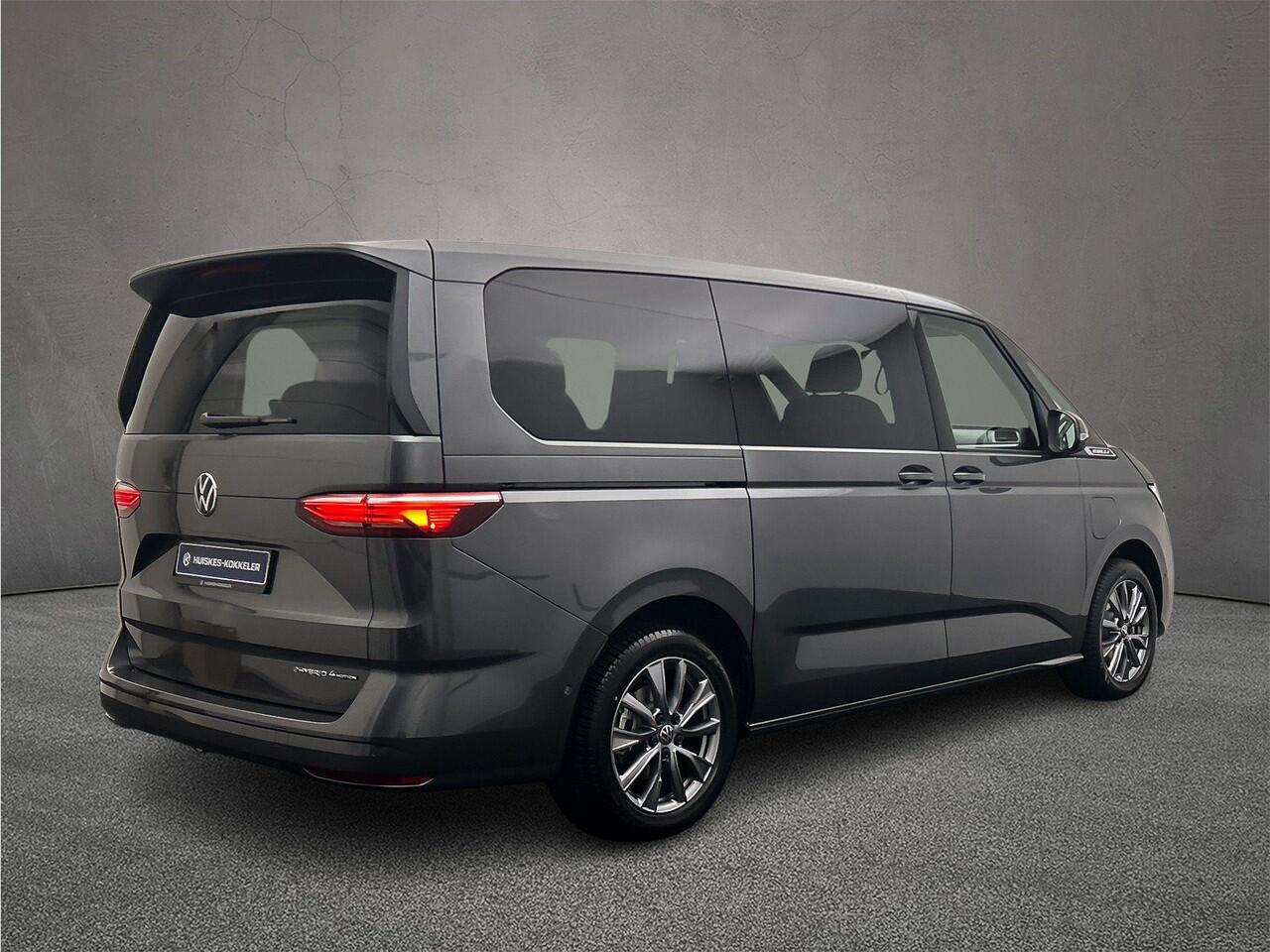 Volkswagen MULTIVAN 1.5 245pk DSG eHybrid L2 Bulli Edition 4Motion> ¤ 2.500,= Inruilpremie < | AssistentiepakketPlus | Trekhaak | 7-zits Premium zitopstelling |