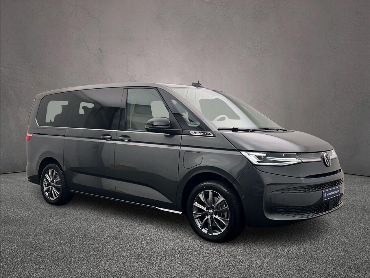 Volkswagen MULTIVAN 1.5 245pk DSG eHybrid L2 Bulli Edition 4Motion> ¤ 2.500,= Inruilpremie < | AssistentiepakketPlus | Trekhaak | 7-zits Premium zitopstelling |