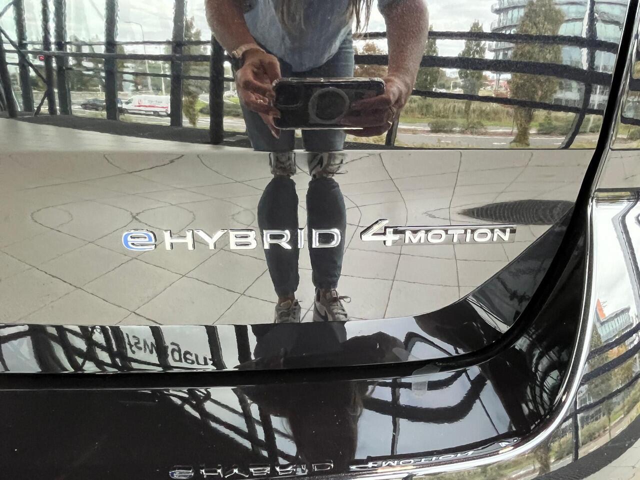 Volkswagen MULTIVAN Economy Business L2 1.5 Ehybrid 180kW DSG 4 motion | Familie pakket | We connect We connect Plus | 17'' lichtmetalen velgen | wegklapbare trekhaak, met elektrische ontgrendeling |