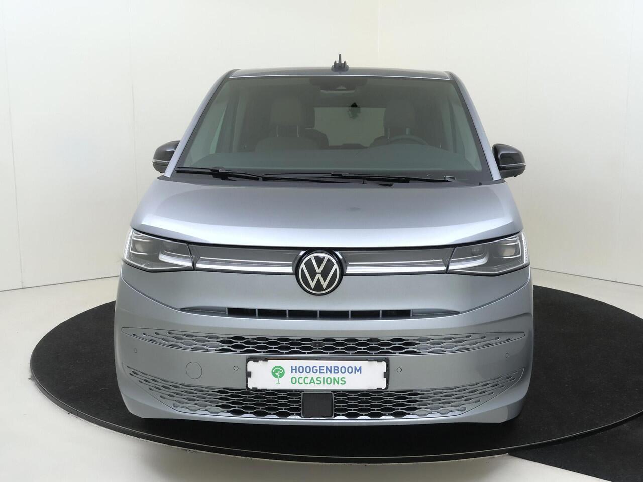 Volkswagen MULTIVAN Bulli Edition L2 1.5 eHybrid 180 kW (245pk) DSG | 4-Motion | Wegklapbare trekhaak | Panoramadak | Verwarmbare voorstoelen | Vis-a-vis | Top pakket | Easy Open Paket |