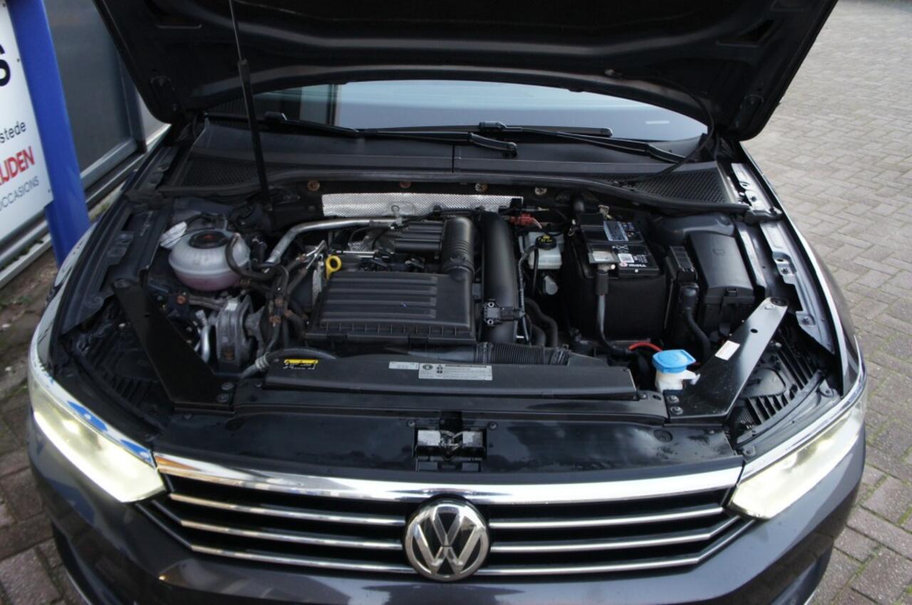 Volkswagen PASSAT 1,4 TSi ACT Highline DSG7 / Navigatie / Trekhaak
