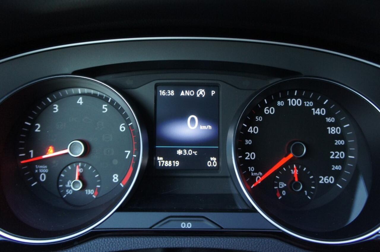 Volkswagen PASSAT 1,4 TSi ACT Highline DSG7 / Navigatie / Trekhaak