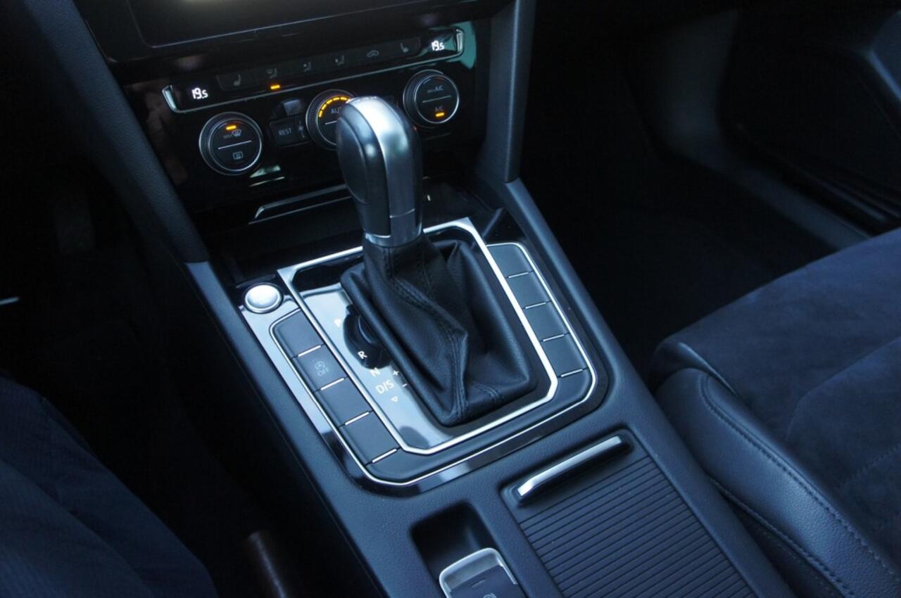 Volkswagen PASSAT 1,4 TSi ACT Highline DSG7 / Navigatie / Trekhaak