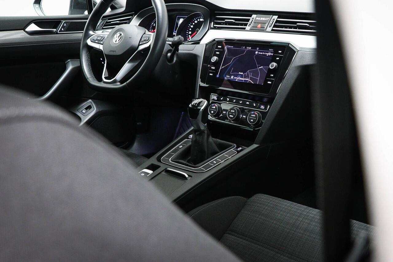 Volkswagen PASSAT 1.5 TSI Comfort Business | LED | APP CONNECT | CAMERA