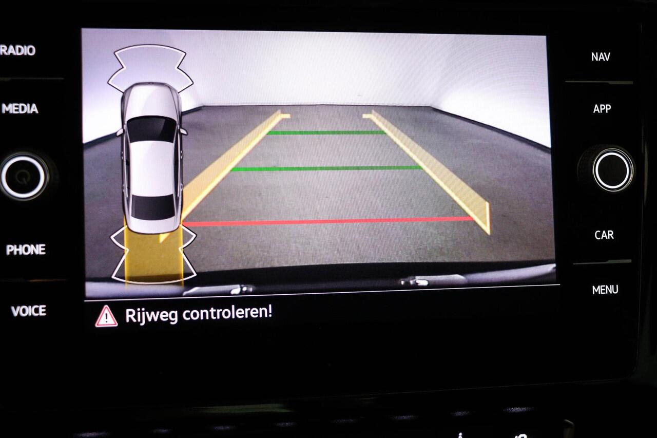 Volkswagen PASSAT 1.5 TSI Comfort Business | LED | APP CONNECT | CAMERA