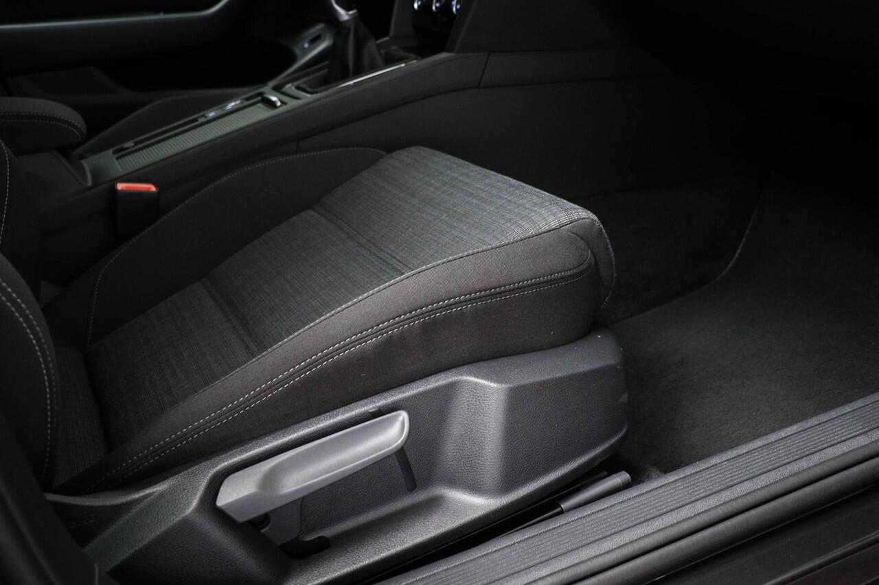 Volkswagen PASSAT 1.5 TSI Comfort Business | LED | APP CONNECT | CAMERA