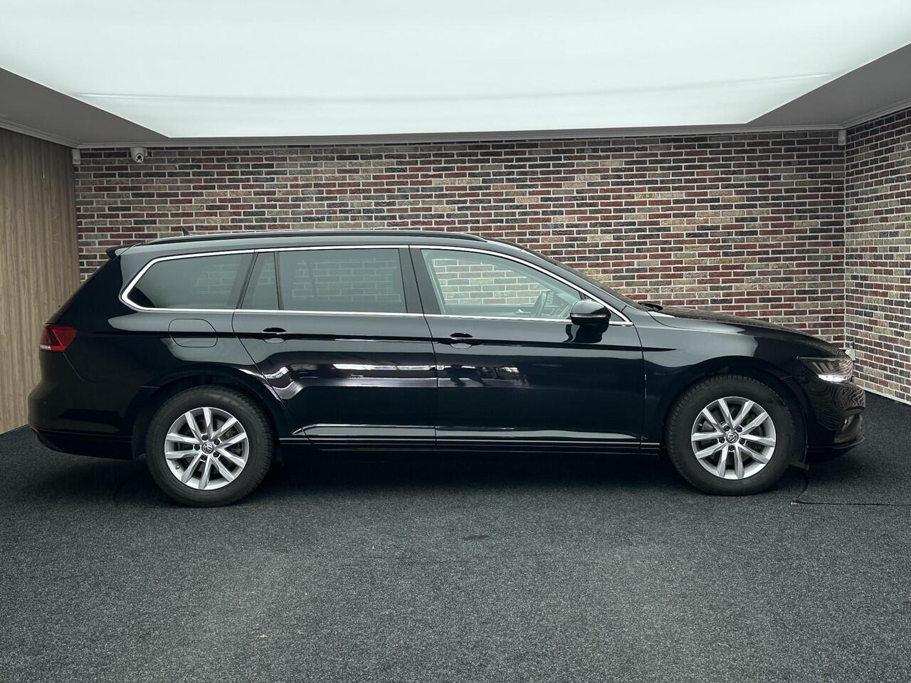 Volkswagen PASSAT Variant 1.5 TSI Comfort Business Trekhaak Elektrische stoelen Dealer Ondrh