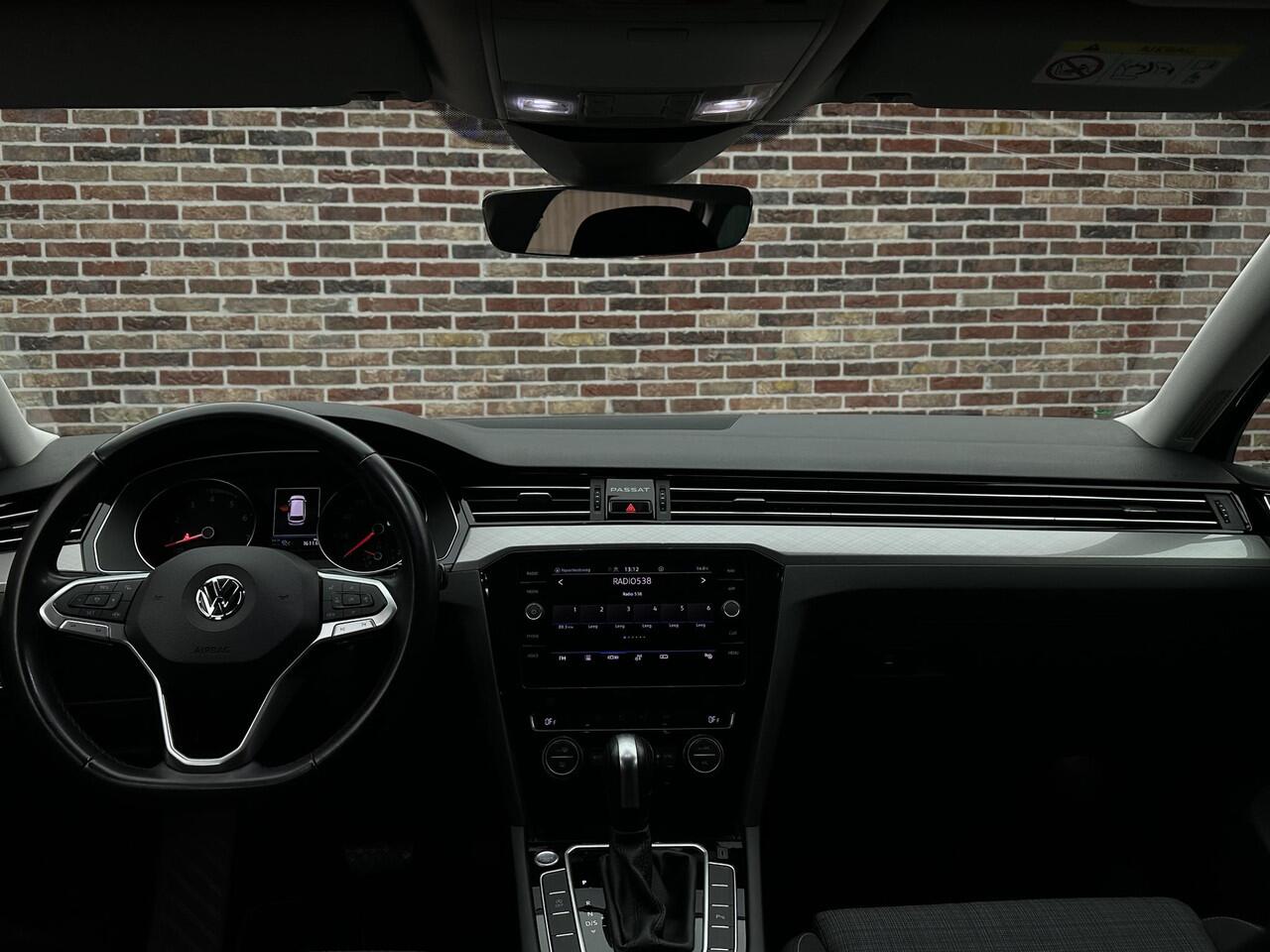 Volkswagen PASSAT Variant 1.5 TSI Comfort Business Trekhaak Elektrische stoelen Dealer Ondrh