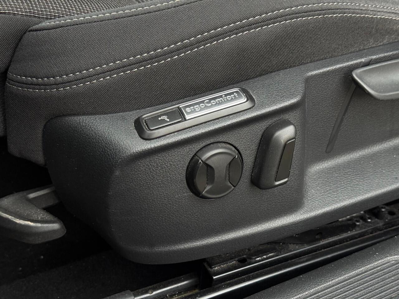 Volkswagen PASSAT Variant 1.5 TSI Highline DSG Navi Camera