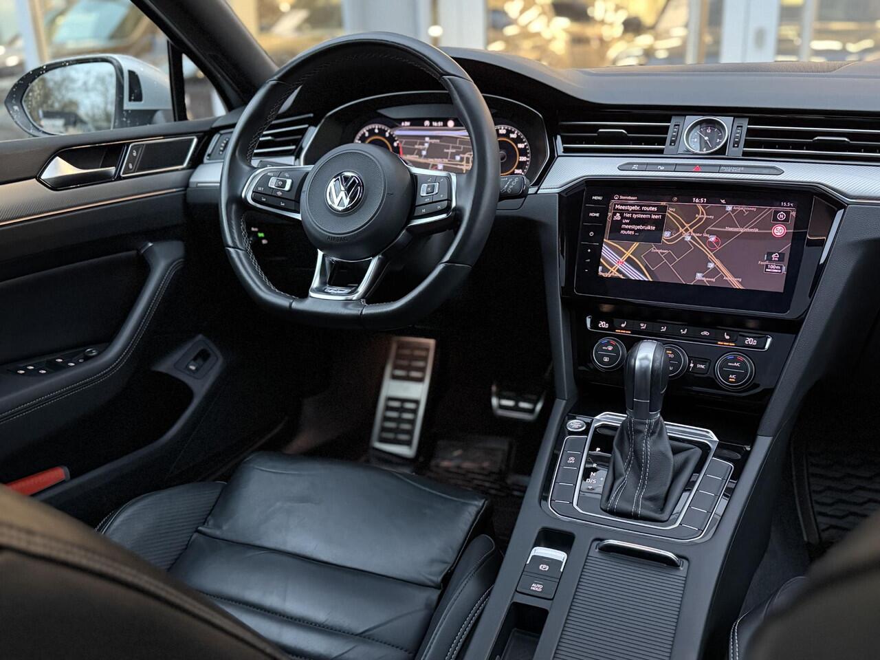 Volkswagen PASSAT Variant 1.5 TSI Highline Business R |Pano|Leer|360 Cam|Ad.Cruise|Sfeer