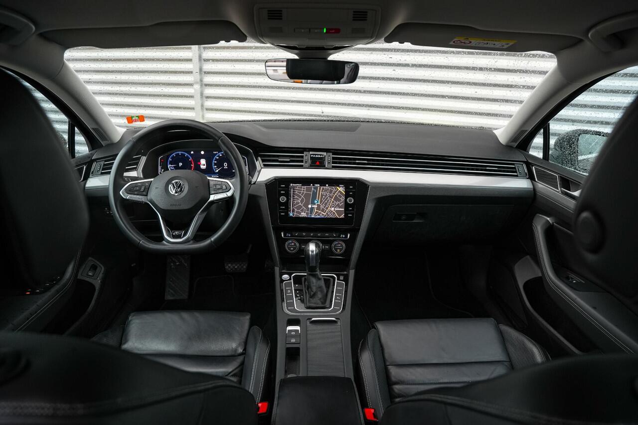 Volkswagen PASSAT 1.5 TSI Elegance Business R Leer Navi
