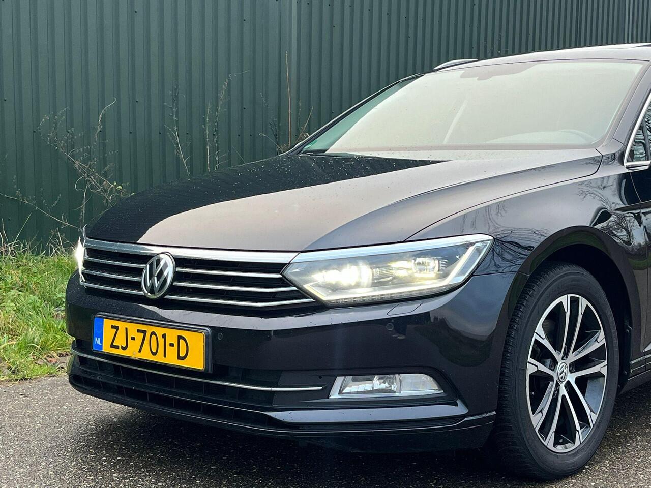 Volkswagen PASSAT Variant 1.5 TSI Comfortline Business ACC DSG PANO