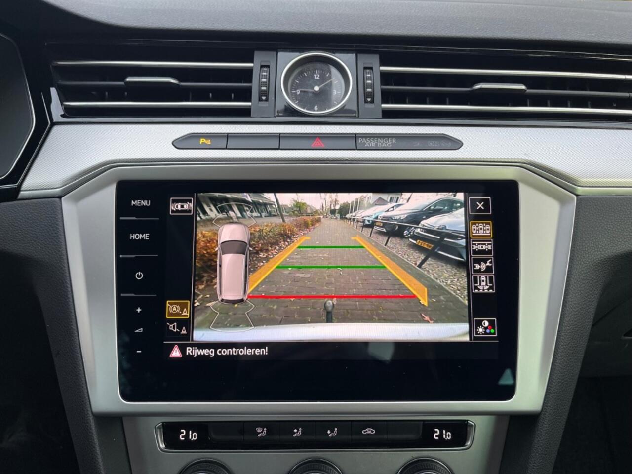 Volkswagen PASSAT VARIANT 1.5 TSI BUSINESS 150PK / SCHUIFDAK / CARPLAY / ADAP. CRUISE