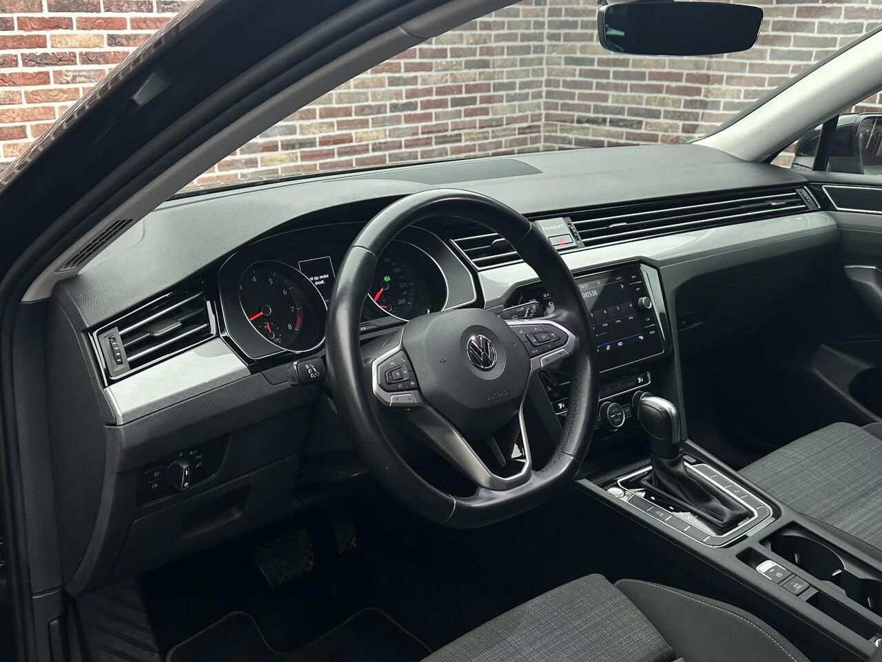 Volkswagen PASSAT Variant 1.5 TSI Comfort Business Trekhaak Elektrische stoelen Dealer Ondrh