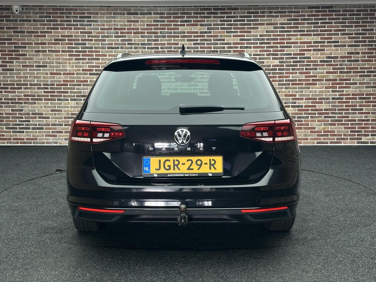 Volkswagen PASSAT Variant 1.5 TSI Comfort Business Trekhaak Elektrische stoelen Dealer Ondrh