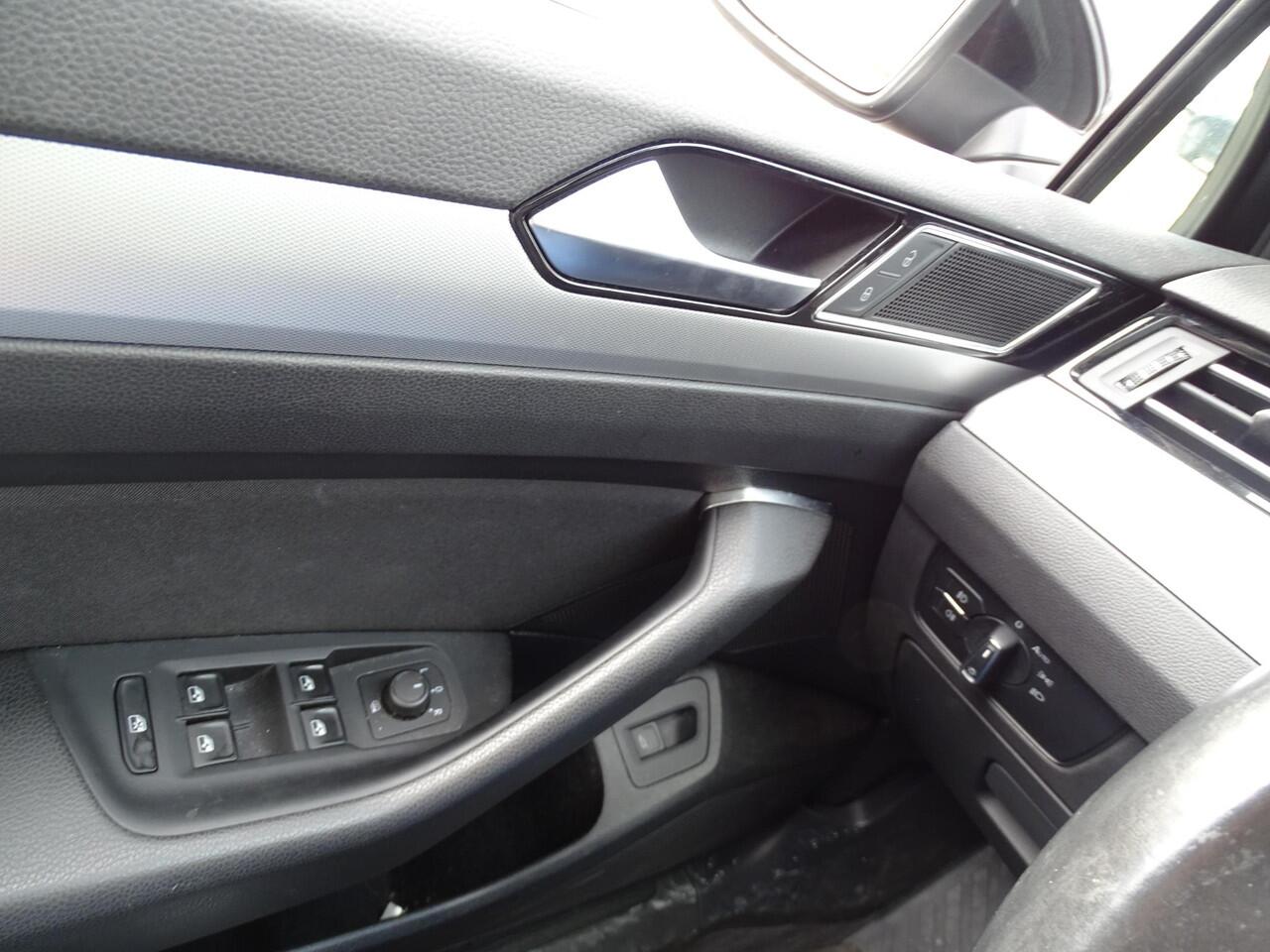 Volkswagen PASSAT Variant 1.4 TSI Comfortline Business AUTOMAAT | NAVIGATIE | LED PAKKET | MULIMEDIA| AIRCO/ECC | ADAPTIVE CRUISECONTROLL | PARKEERSENSOREN |