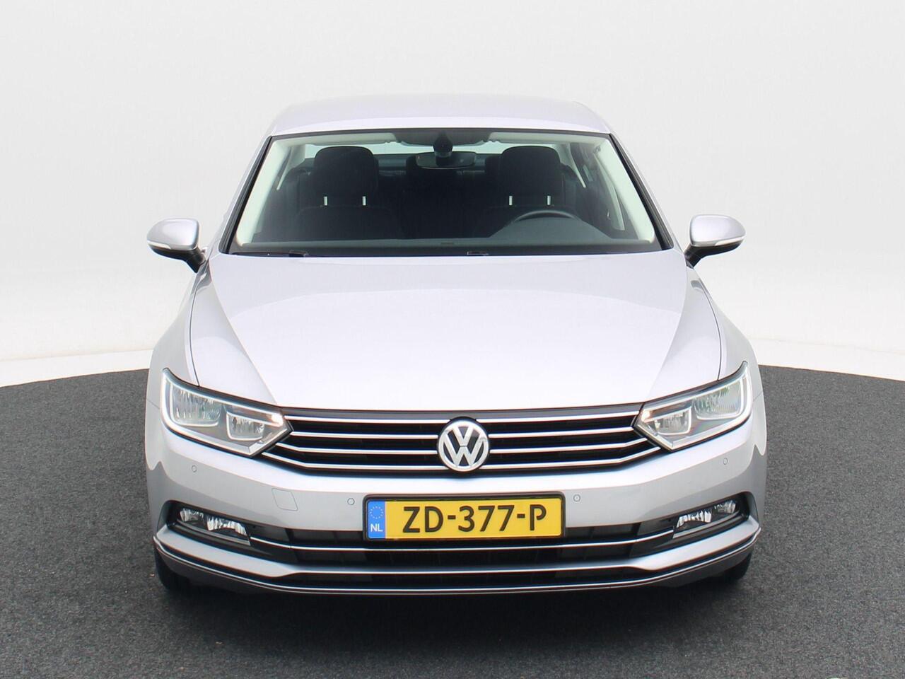 Volkswagen PASSAT 1.5 TSi 150 Pk Automaat Comfortline | Adaptive Cruise | Climate Control | Bluetooth | 16 Inch | 96.708 Km!